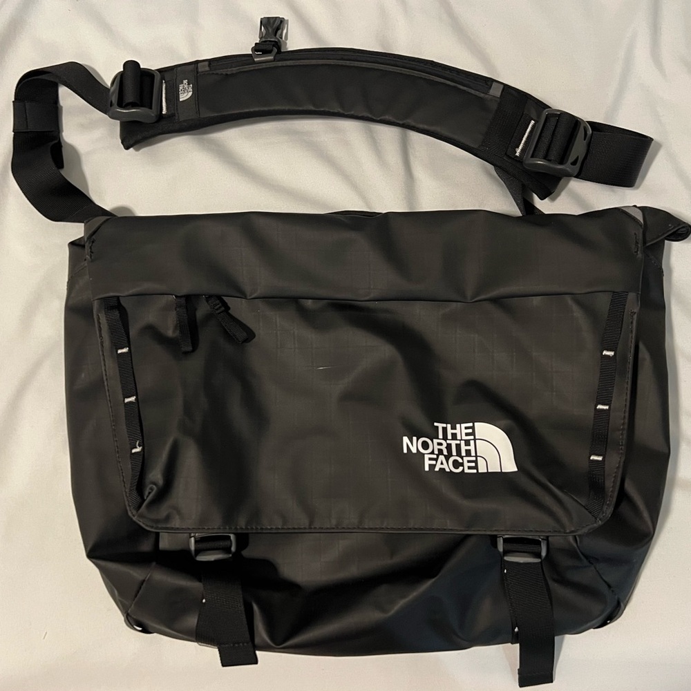 The North Face Base Camp Voyager Messenger Bag